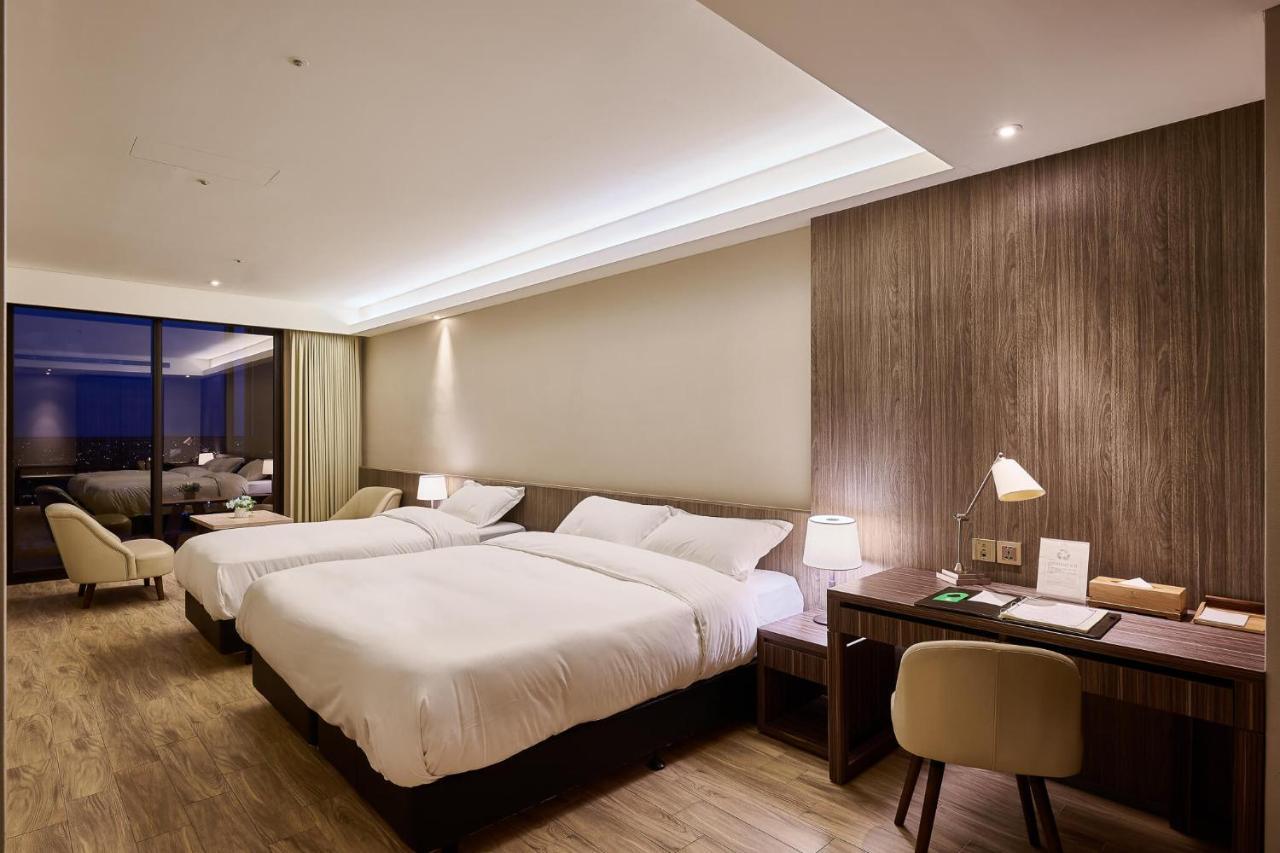 Cuncyue Hot Spring Resort Luodong Exterior photo Deluxe Room