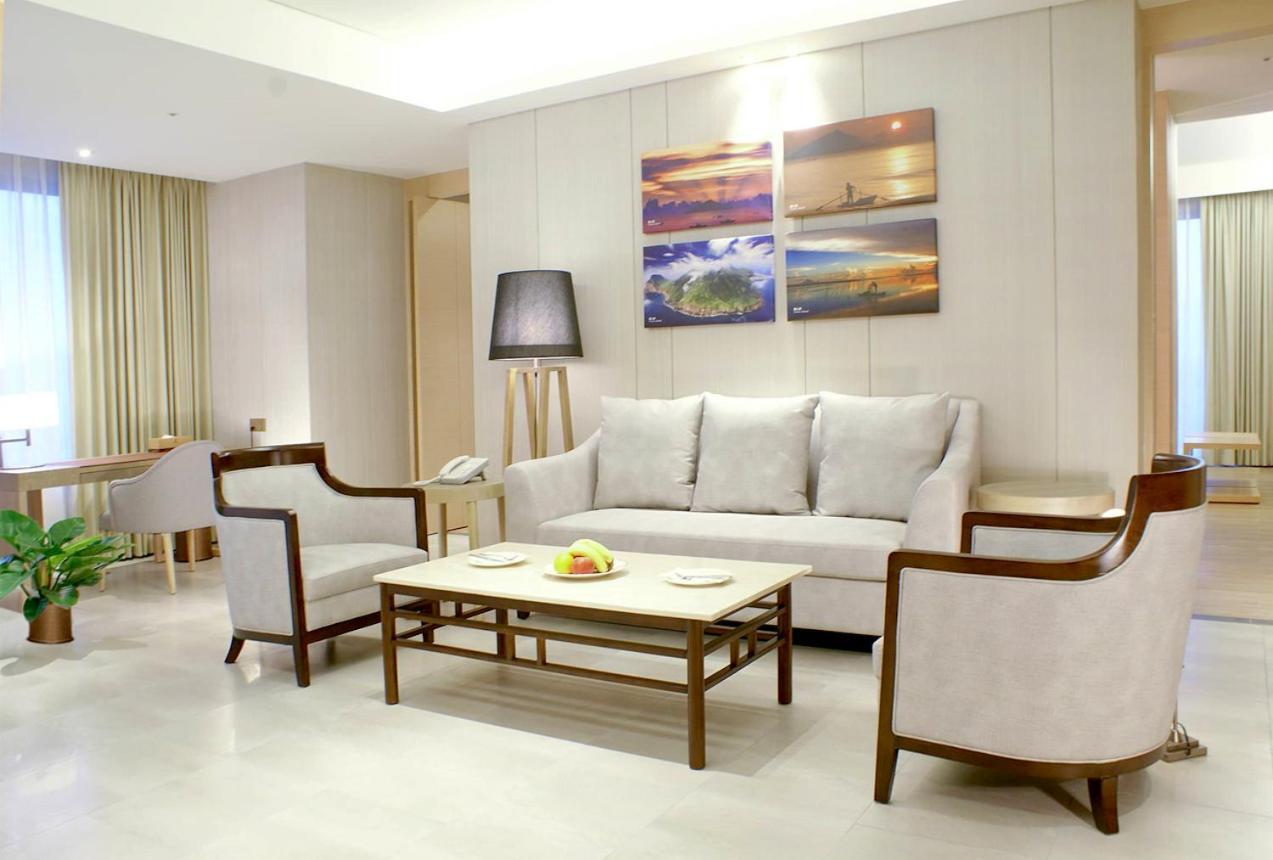 Cuncyue Hot Spring Resort Luodong Room photo A living room