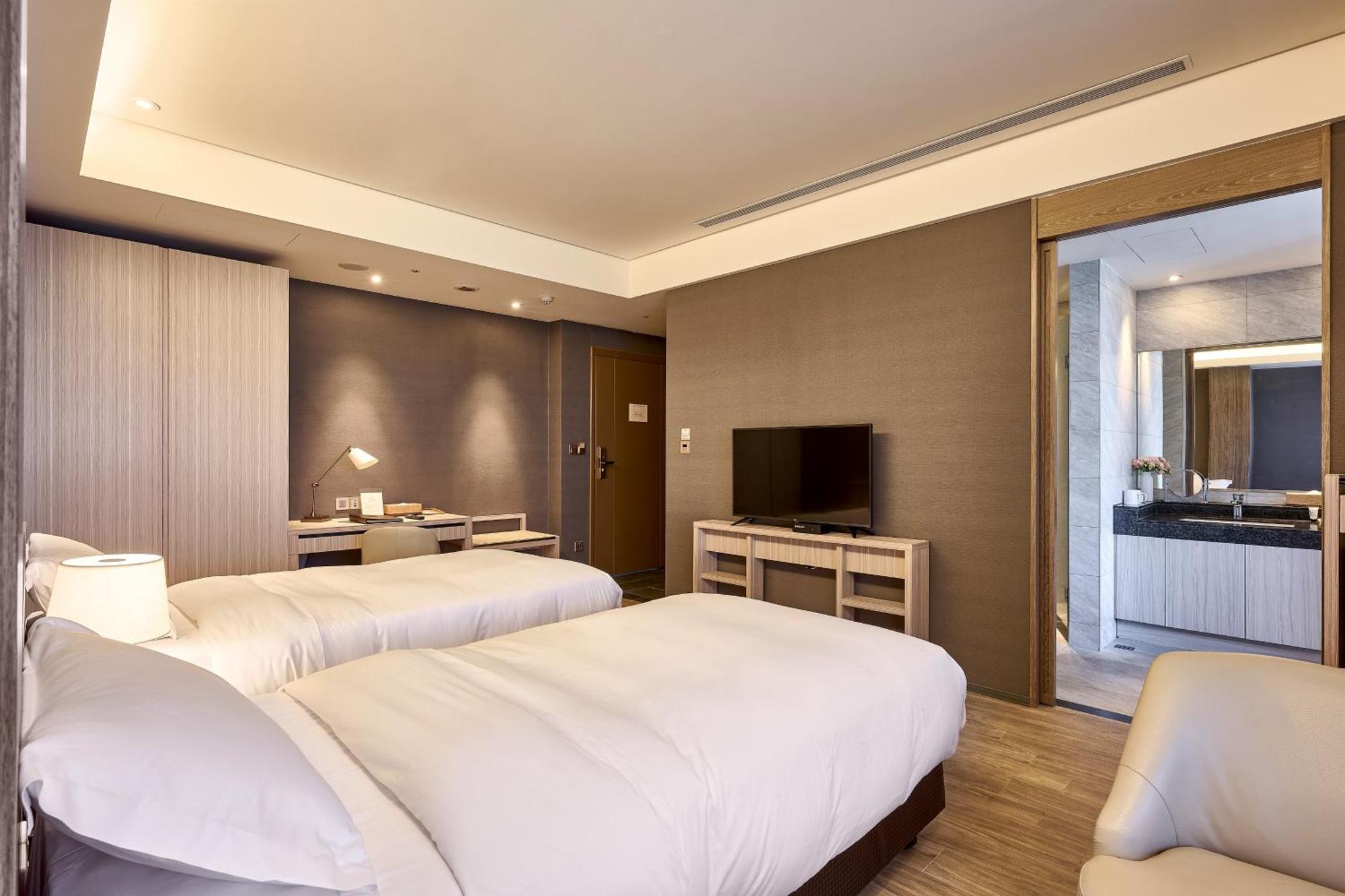 Cuncyue Hot Spring Resort Luodong Room photo Deluxe Twin Room