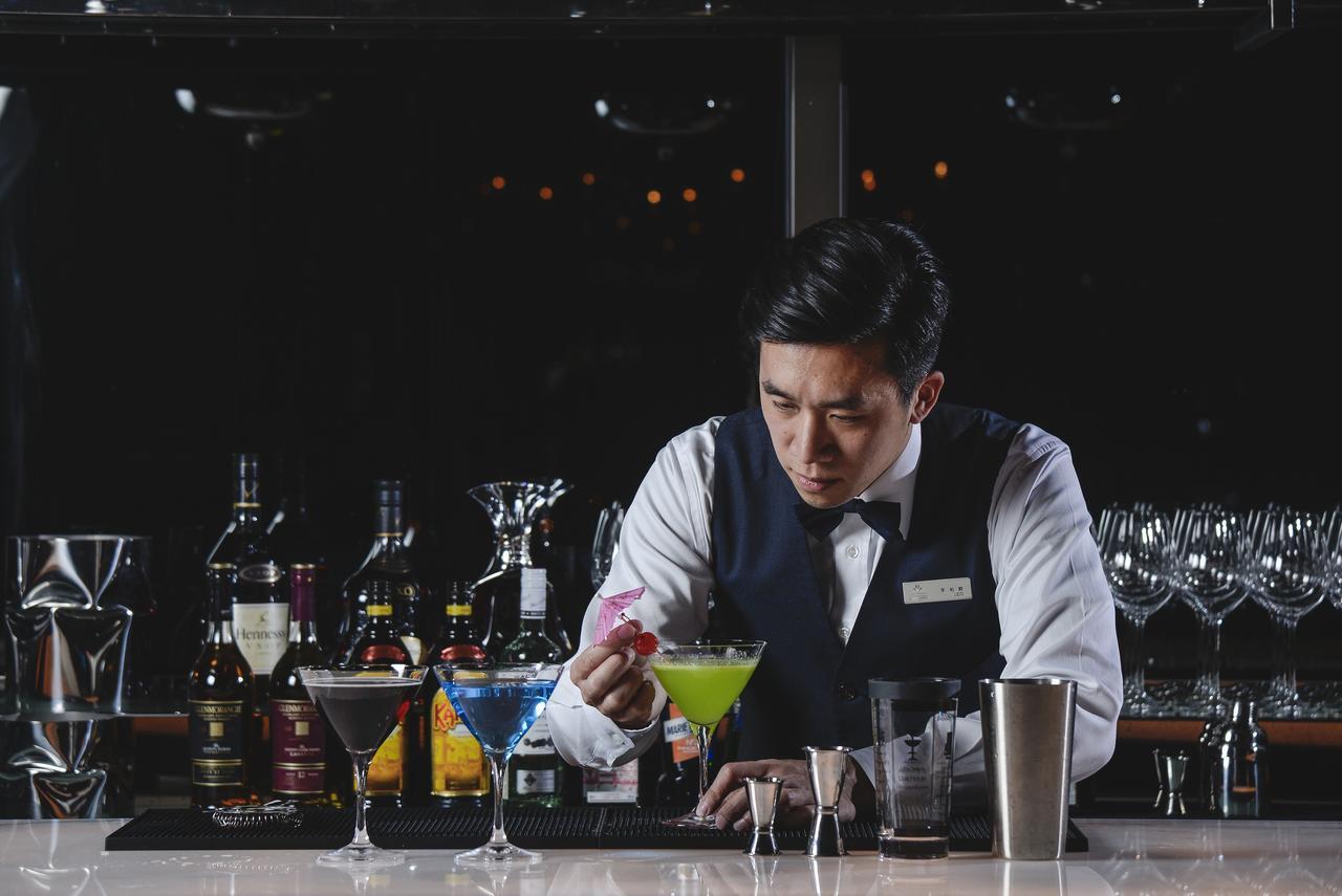 Cuncyue Hot Spring Resort Luodong Exterior photo Bartender at work