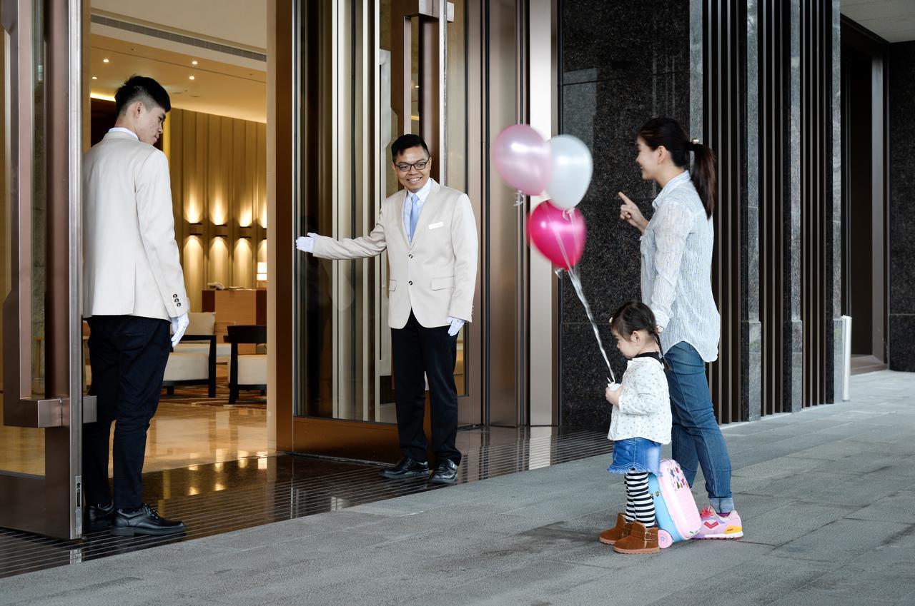 Cuncyue Hot Spring Resort Luodong Exterior photo Concierge service at a hotel