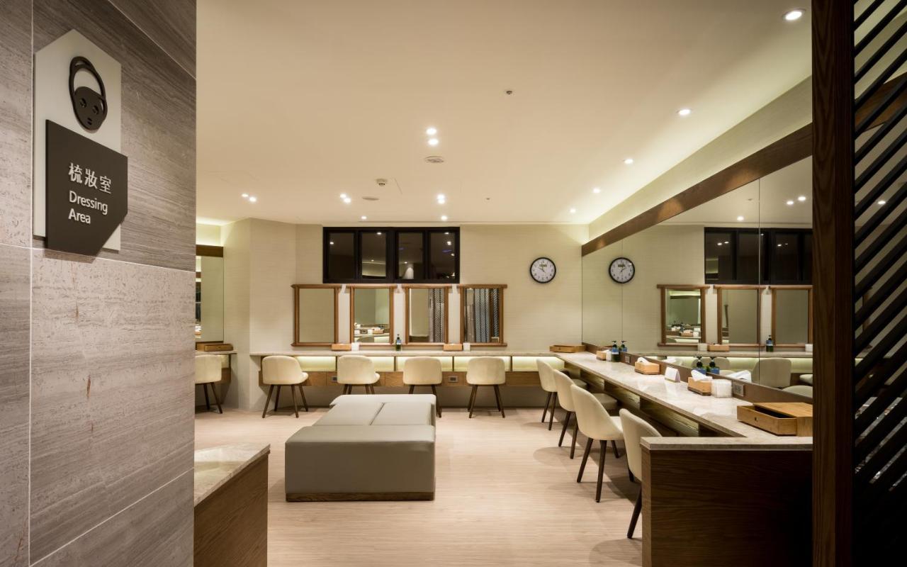 Cuncyue Hot Spring Resort Luodong Exterior photo The dressing room at the Hong Kong Convention and Exhibition Centre